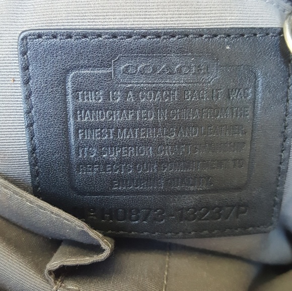 Lightly used black logo coagh purse - Picture 2 of 4